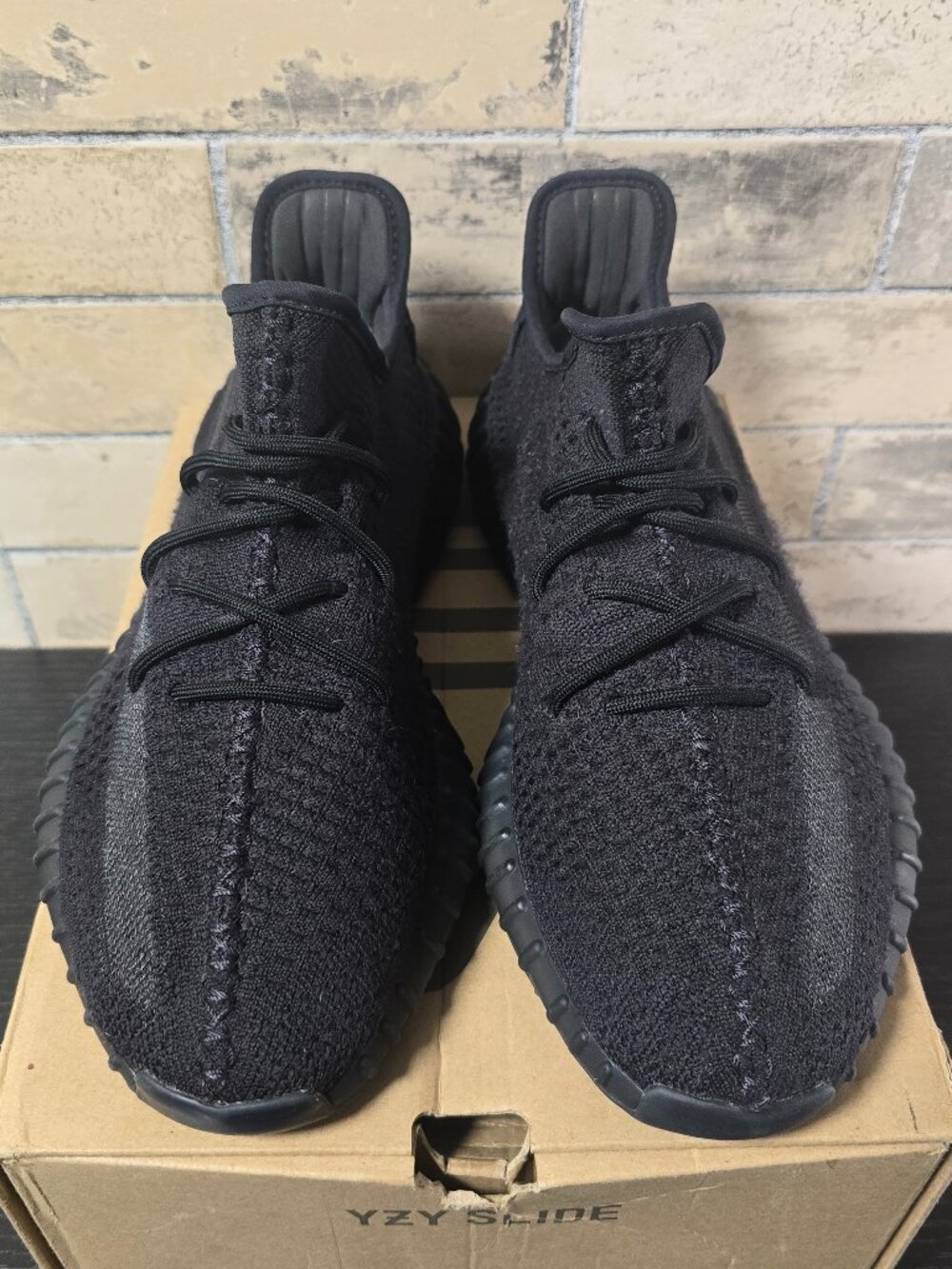 Yeezy Boost 350 V2 “Onyx” – Size 11.5 – Clean - Premium Pair
